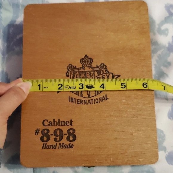 Cuesta Rey International Wooden Hinged Cigar Box Empty - Picture 10 of 12